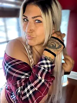 Snapshot of LittleMissEeve chatting on December 1, 2025, 9:31 pm LittleMissEeve online show from December 1, 2025, 9:31 pm