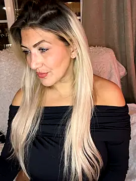 Snapshot of LittleMissEeve chatting on December 17, 2025, 1:55 am LittleMissEeve online show from December 17, 2025, 1:55 am