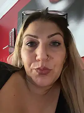 Snapshot of LittleMissEeve chatting on January 15, 2026, 1:10 am LittleMissEeve online show from January 15, 2026, 1:10 am