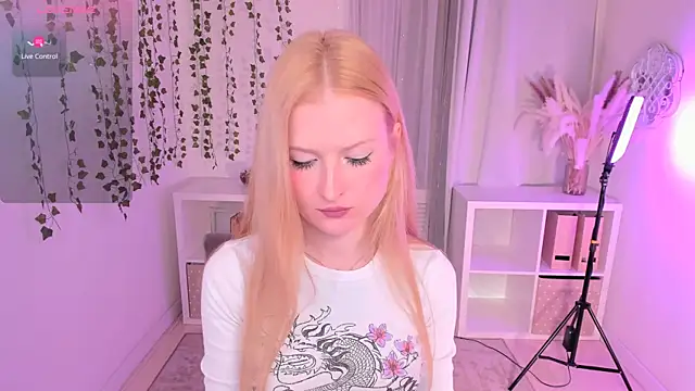 Laly Peach online show from December 23, 2024, 3:23 pm