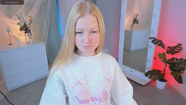 Laly Peach online show from January 26, 2025, 4:30 pm