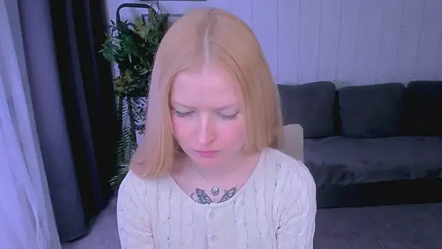 Laly Peach online show from January 29, 2025, 11:30 am