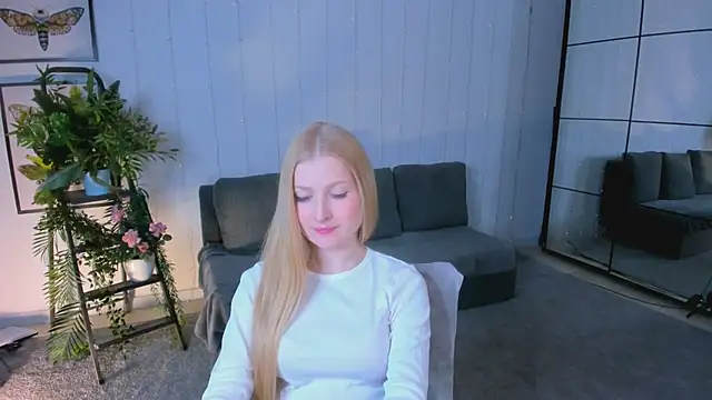 Laly Peach online show from February 24, 2025, 4:15 pm