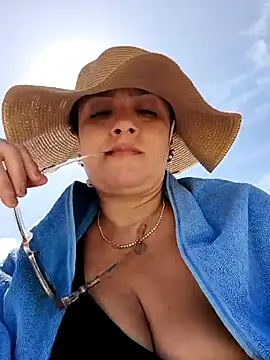 CristalRays online show from April 13, 2026, 7:41 pm