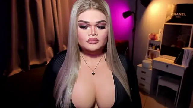 KarolinaThompson online show from December 6, 2024, 6:04 am