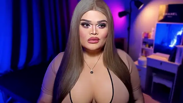 KarolinaThompson online show from December 8, 2024, 7:43 pm