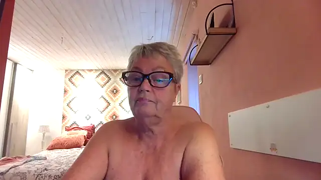 GrannyChrissy68 online show from September 13, 2025, 12:27 pm