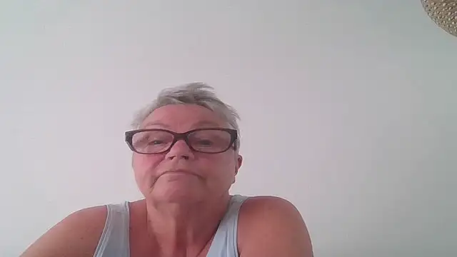 GrannyChrissy68 online show from October 6, 2025, 2:36 pm