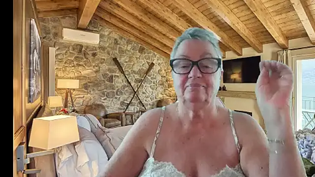 GrannyChrissy68 online show from December 21, 2025, 2:46 pm