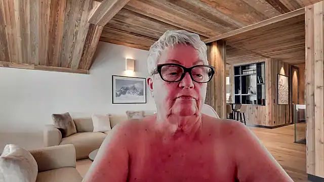 GrannyChrissy68 online show from February 19, 2026, 5:53 pm