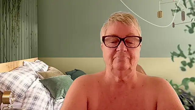 GrannyChrissy68 online show from March 25, 2026, 1:28 pm