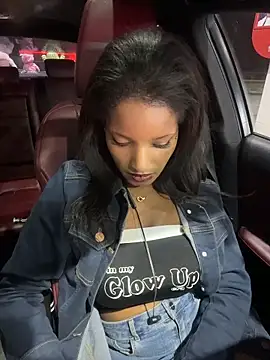 NicoleCocksXXX online show from May 15, 2026, 1:34 am