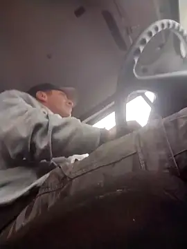 trucker1979 online show from December 15, 2025, 3:27 pm