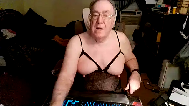 Snapshot of Toastir chatting on December 18, 2024, 1:34 pm Toastir online show from December 18, 2024, 1:34 pm
