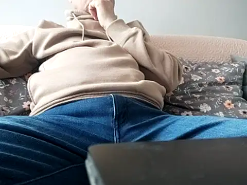 grzes19763 online show from April 8, 2026, 8:58 am