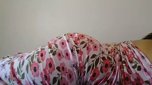 Snapshot of beautylovess chatting on November 3, 2025, 8:04 am beautylovess online show from November 3, 2025, 8:04 am