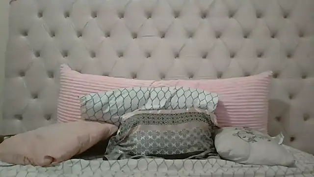 Snapshot of beautylovess chatting on December 18, 2025, 3:29 pm beautylovess online show from December 18, 2025, 3:29 pm