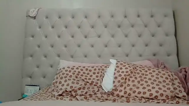 Snapshot of beautylovess chatting on January 17, 2026, 4:43 pm beautylovess online show from January 17, 2026, 4:43 pm