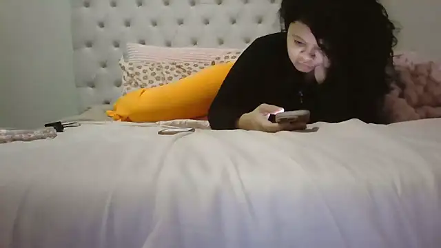 Snapshot of beautylovess chatting on January 18, 2026, 12:09 pm beautylovess online show from January 18, 2026, 12:09 pm