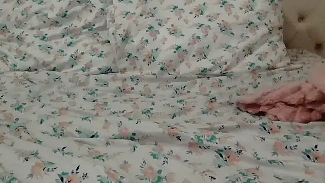 Snapshot of beautylovess chatting on February 11, 2026, 10:37 pm beautylovess online show from February 11, 2026, 10:37 pm