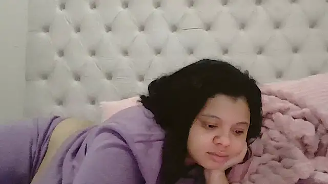 Snapshot of beautylovess chatting on February 26, 2026, 11:04 pm beautylovess online show from February 26, 2026, 11:04 pm