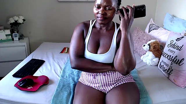 FitSelina66 online show from May 11, 2026, 1:17 pm