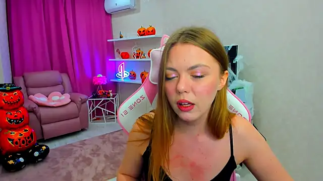 Strawberrye online show from November 4, 2025, 3:27 am