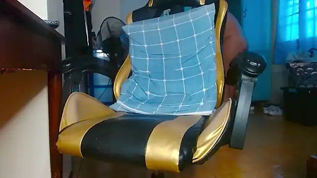 Snapshot of Yukikawaii chatting on October 20, 2025, 4:57 am Yukikawaii online show from October 20, 2025, 4:57 am