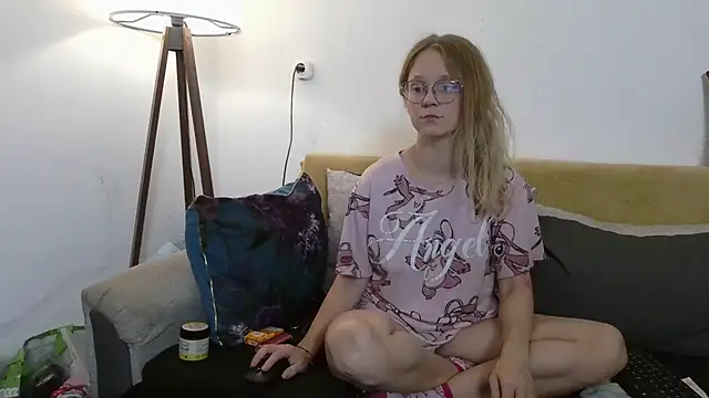 little-leni online show from November 4, 2025, 7:46 pm