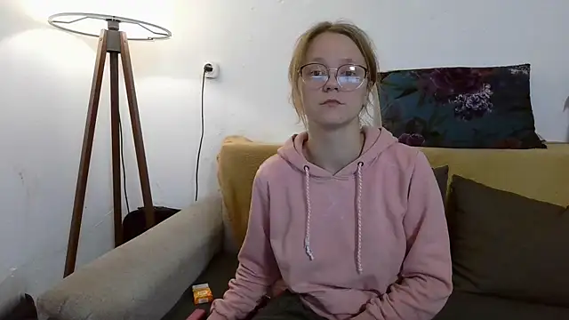 little-leni online show from December 2, 2025, 7:53 pm