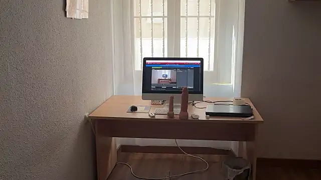 Snapshot of pinkgirls18 chatting on February 9, 2026, 11:03 am pinkgirls18 online show from February 9, 2026, 11:03 am