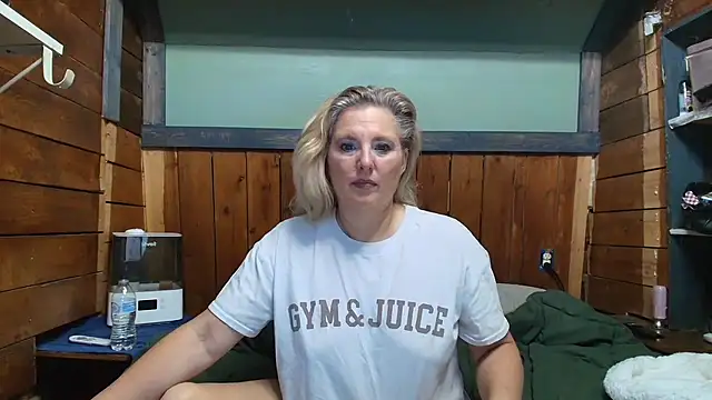 Snapshot of lisaxlovexxx chatting on February 4, 2026, 4:57 pm lisaxlovexxx online show from February 4, 2026, 4:57 pm