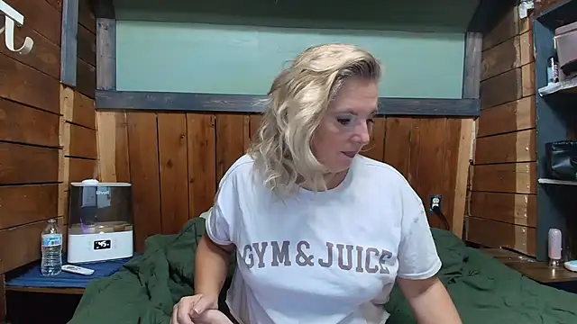 Snapshot of lisaxlovexxx chatting on February 5, 2026, 5:39 pm lisaxlovexxx online show from February 5, 2026, 5:39 pm