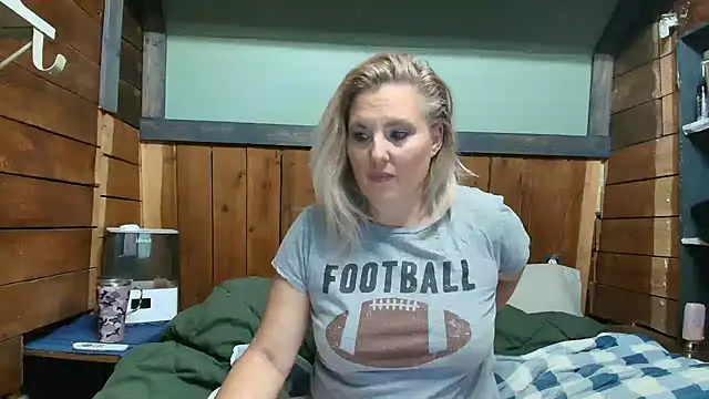 Snapshot of lisaxlovexxx chatting on February 9, 2026, 1:42 am lisaxlovexxx online show from February 9, 2026, 1:42 am