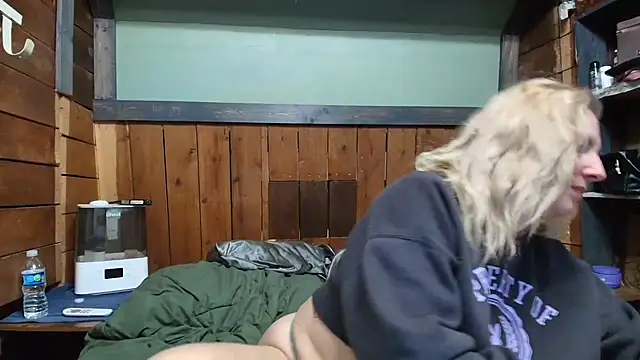 lisaxlovexxx online show from March 24, 2026, 3:22 am