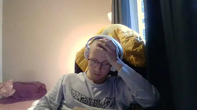 Snapshot of David250692 chatting on November 21, 2025, 1:32 pm David250692 online show from November 21, 2025, 1:32 pm