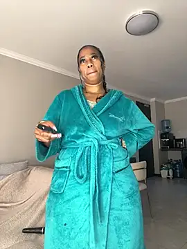 Snapshot of CurvyDesire1 chatting on July 6, 2026, 8:22 am CurvyDesire1 online show from July 6, 2026, 8:22 am