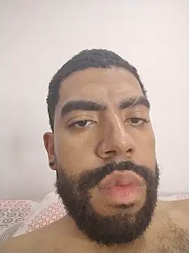 Snapshot of Aroon_Stonne chatting on December 16, 2025, 4:17 am Aroon Stonne online show from December 16, 2025, 4:17 am