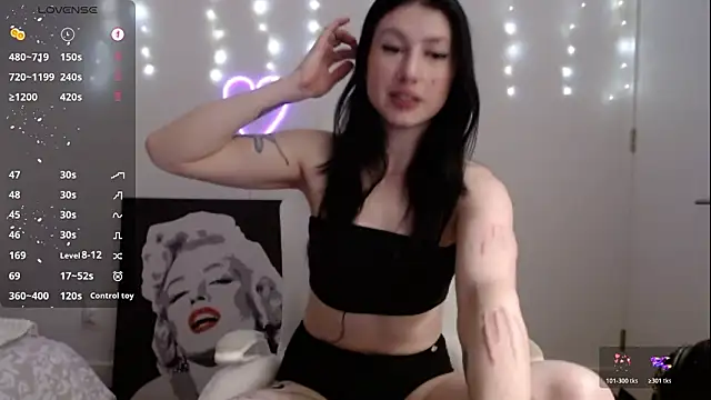 Snapshot of PlayfulApril chatting on February 25, 2026, 1:04 am PlayfulApril online show from February 25, 2026, 1:04 am