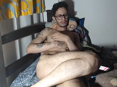 Snapshot of alisterxxx chatting on July 10, 2026, 3:00 am alisterxxx online show from July 10, 2026, 3:00 am