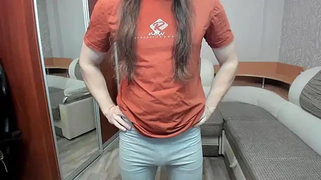 Marrymepls online show from December 4, 2025, 8:28 pm