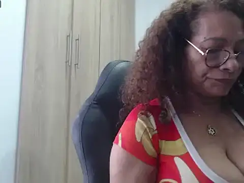 Snapshot of BustyMilf_ chatting on January 15, 2025, 4:32 pm BustyMilf online show from January 15, 2025, 4:32 pm