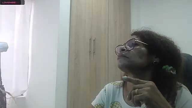 Snapshot of BustyMilf_ chatting on January 28, 2025, 11:28 am BustyMilf online show from January 28, 2025, 11:28 am
