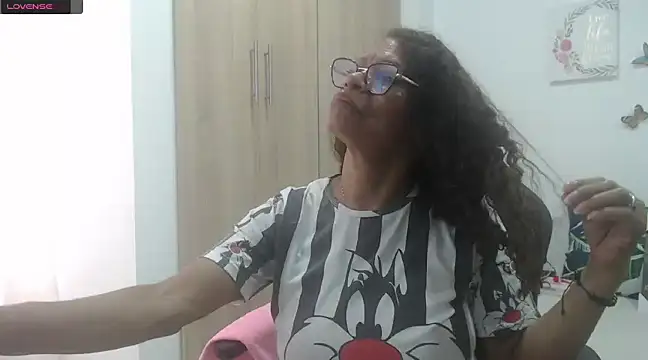 Snapshot of BustyMilf_ chatting on February 18, 2025, 11:44 am BustyMilf online show from February 18, 2025, 11:44 am