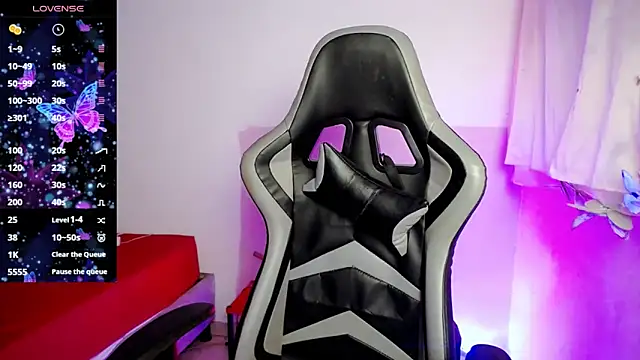 ninatiny online show from January 8, 2025, 9:32 am