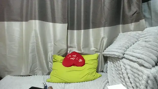 jessystarr online show from November 18, 2025, 6:01 pm