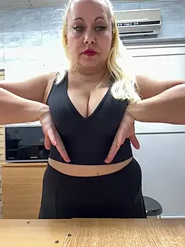 Snapshot of SabinaSweety chatting on March 5, 2025, 10:33 am SabinaSweety online show from March 5, 2025, 10:33 am