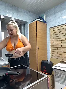 Snapshot of SabinaSweety chatting on September 10, 2025, 7:30 am SabinaSweety online show from September 10, 2025, 7:30 am