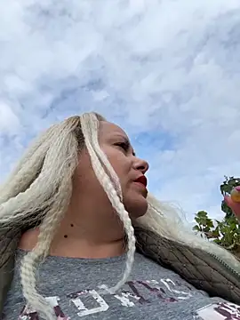 Snapshot of SabinaSweety chatting on October 14, 2025, 11:33 am SabinaSweety online show from October 14, 2025, 11:33 am