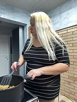 Snapshot of SabinaSweety chatting on February 16, 2026, 3:52 pm SabinaSweety online show from February 16, 2026, 3:52 pm